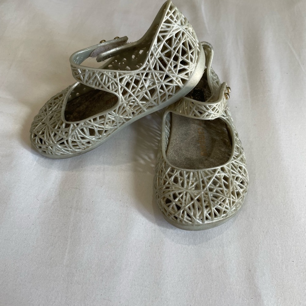 Mini Melissa campana size 6 used